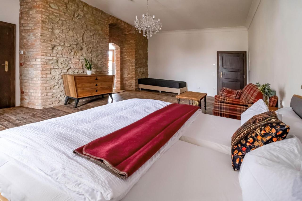 Knize Ferdinand Apartments Mikulov Kültér fotó