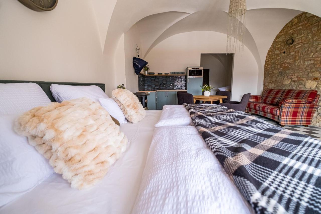 Knize Ferdinand Apartments Mikulov Kültér fotó