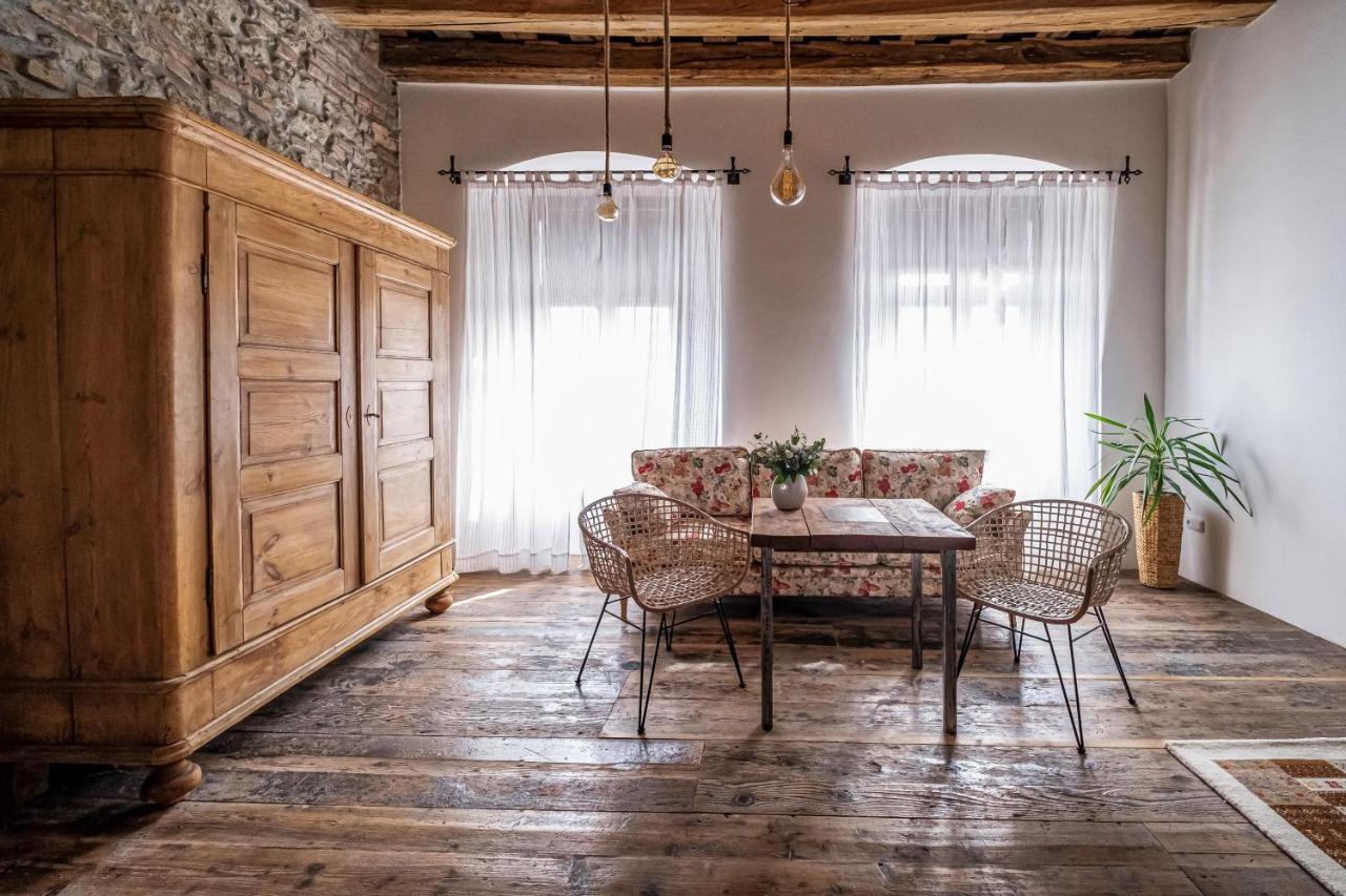 Knize Ferdinand Apartments Mikulov Kültér fotó